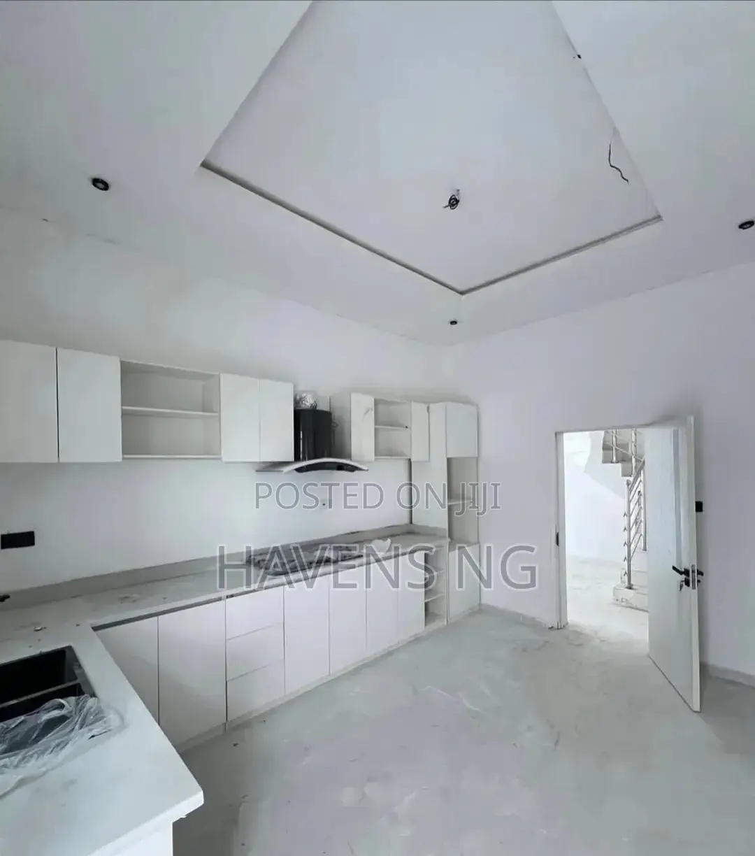 4bdrm Duplex in Ikota for sale in Ikota