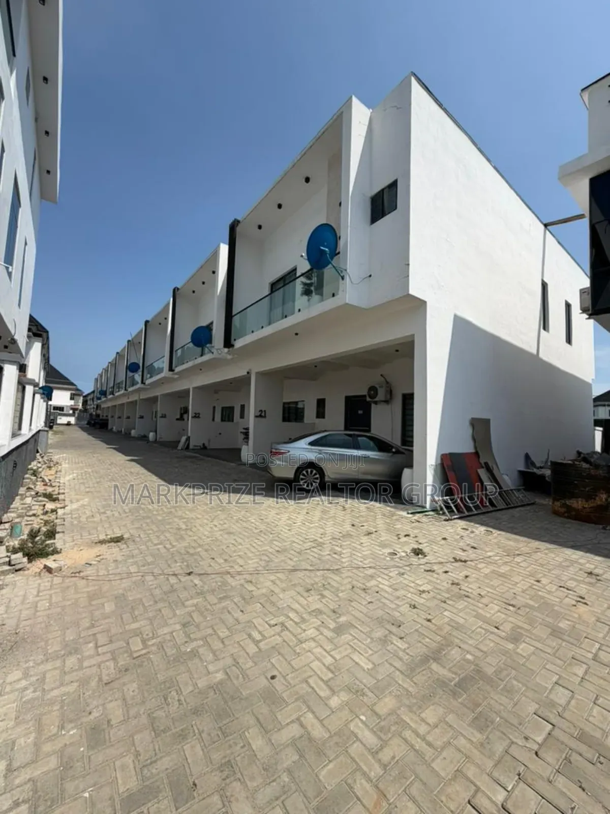 4bdrm Duplex in Ikota Lagos for sale in Ikota