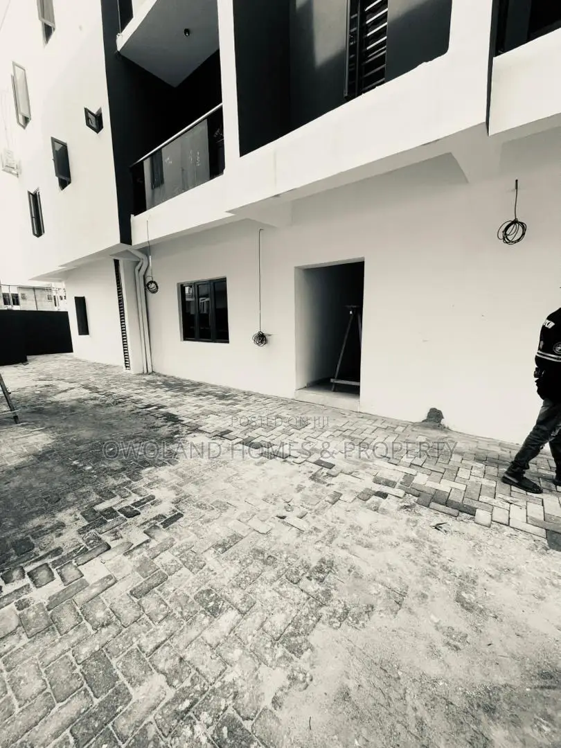 3bdrm Duplex in Ikota for rent in Ikota