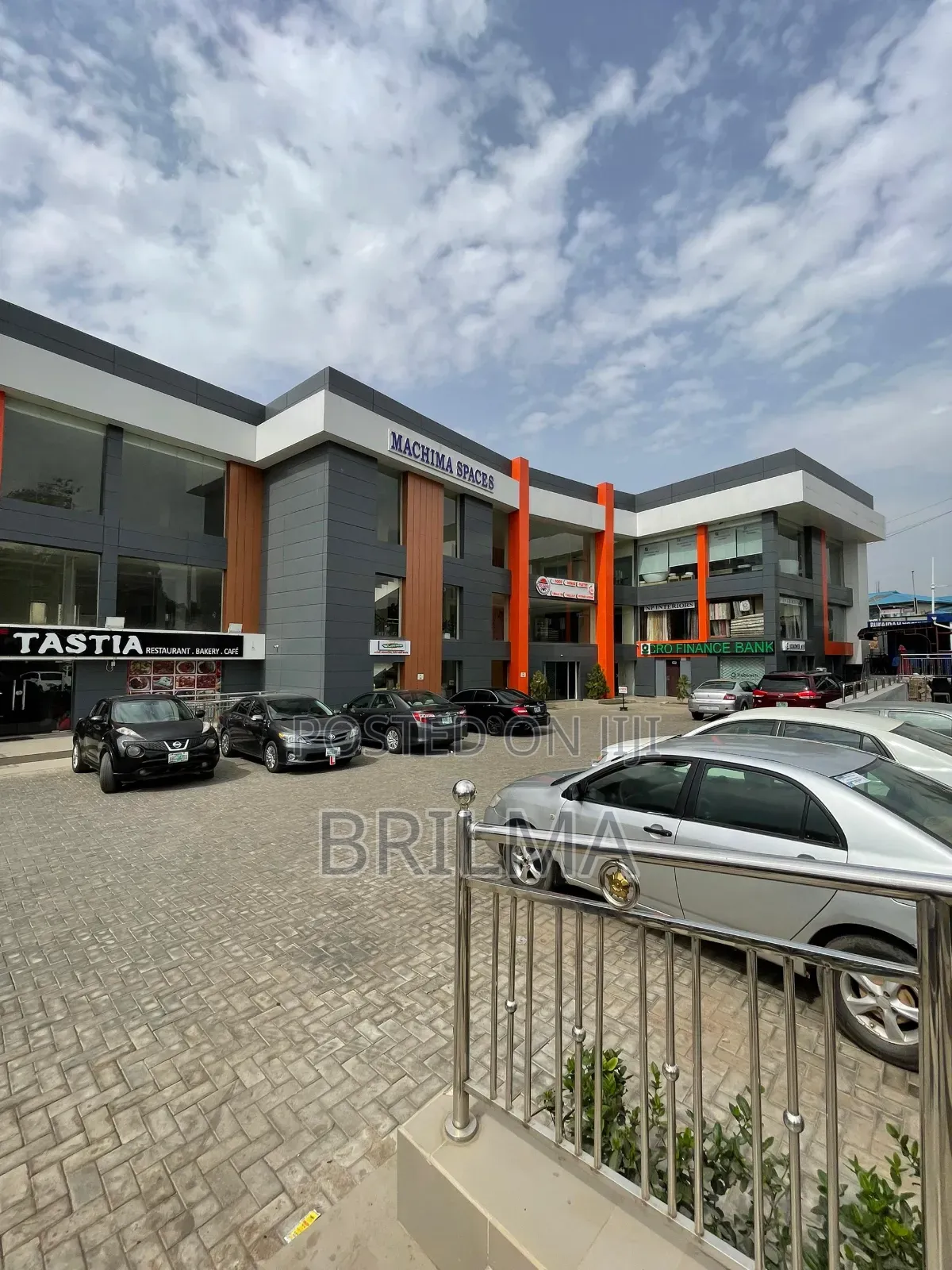 Shop Space In Wuse Zone For Rent! in Zone 4 / Wuse