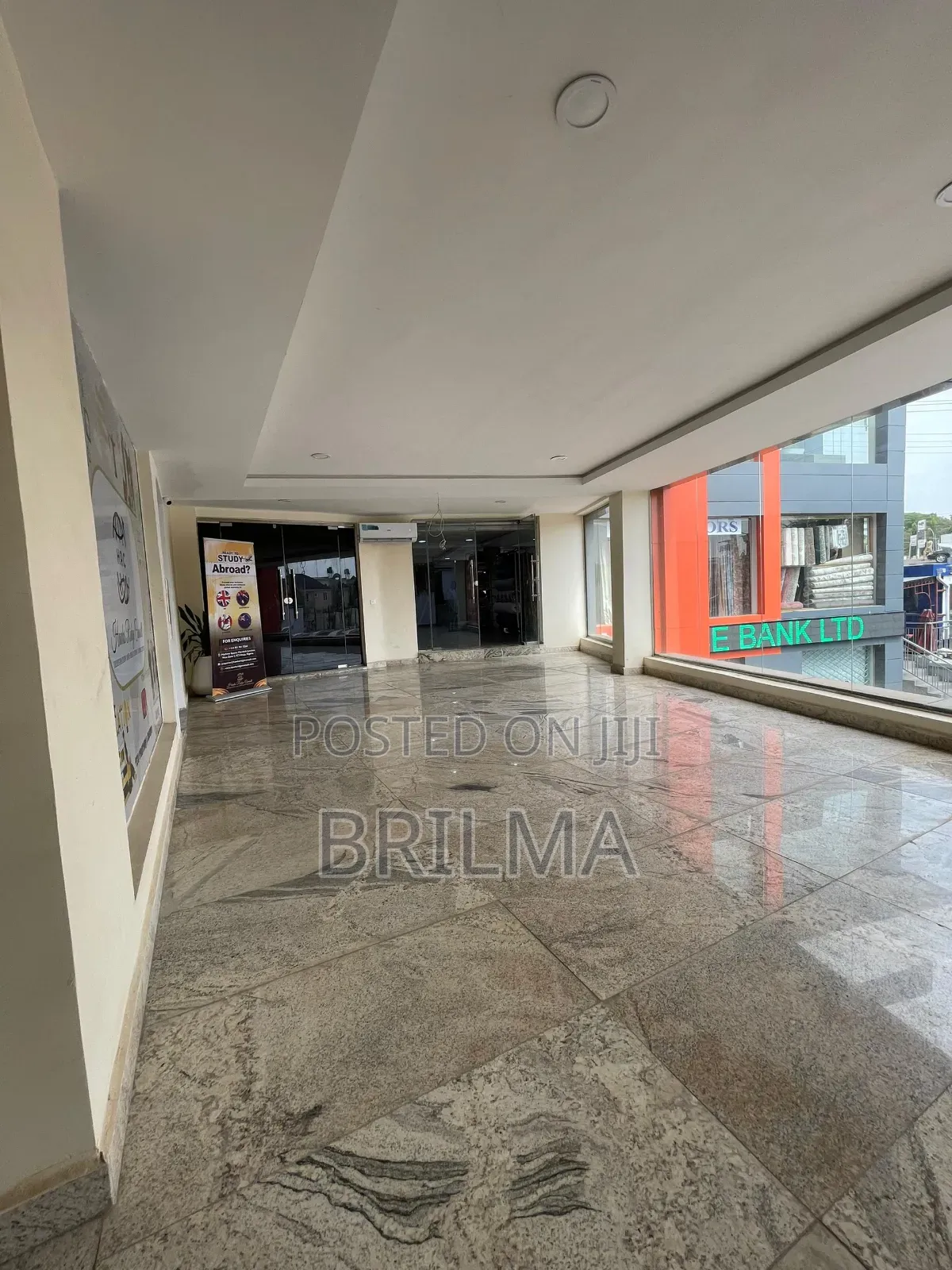 Shop Space In Wuse Zone For Rent! in Zone 4 / Wuse