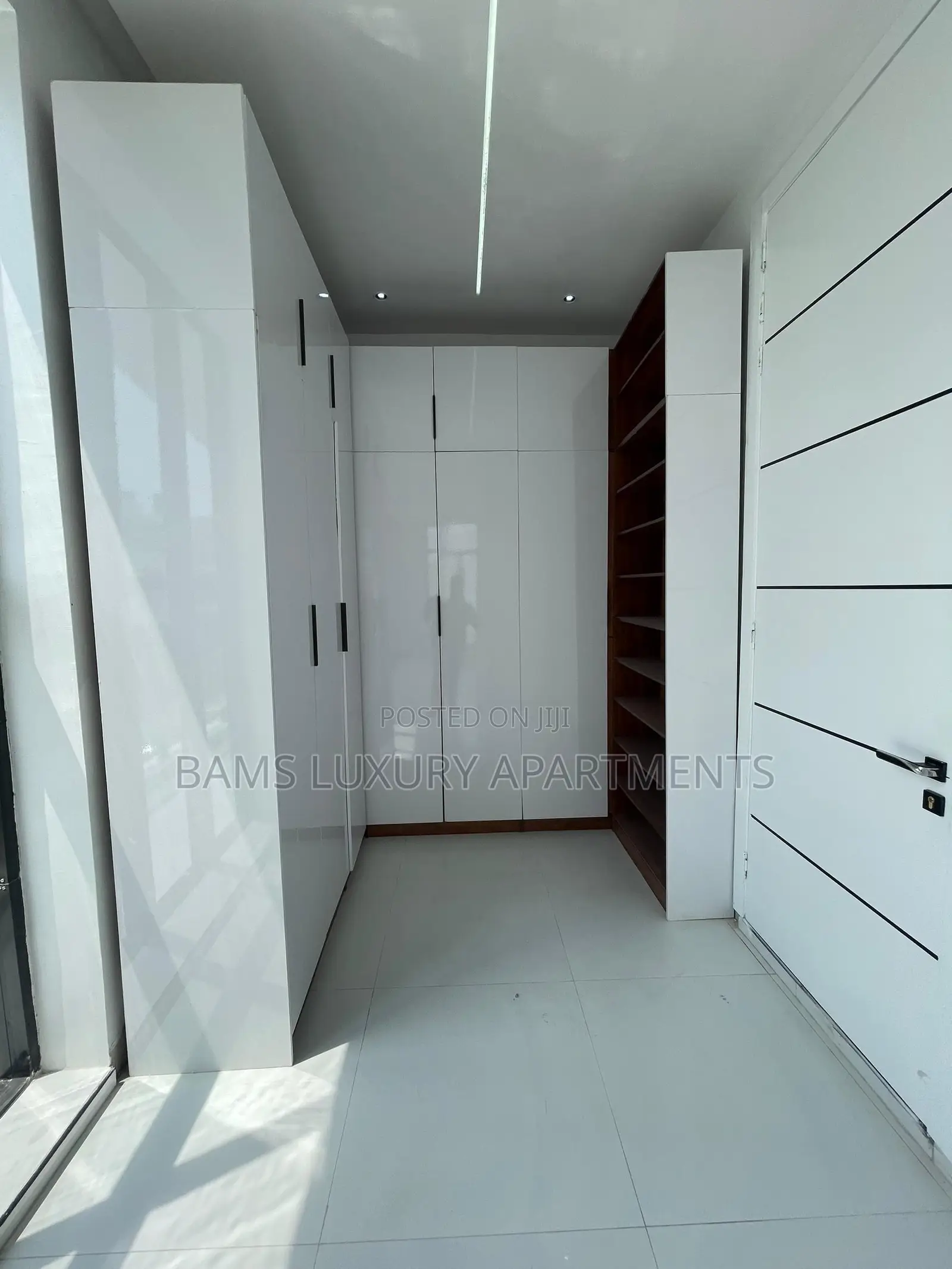Furnished 6bdrm Duplex in Chevron for sale in Chevron