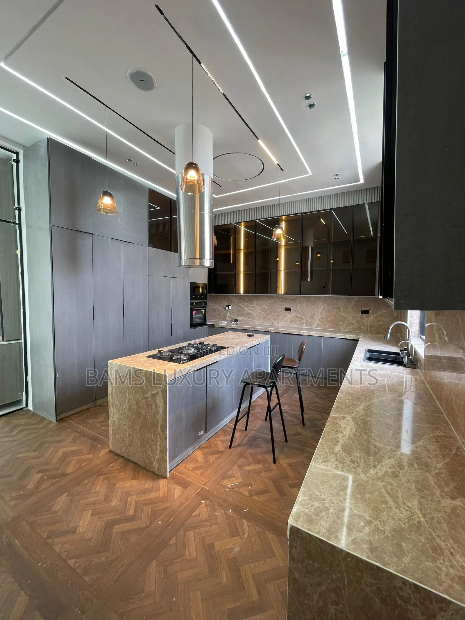 Furnished 6bdrm Duplex in Chevron for sale in Chevron