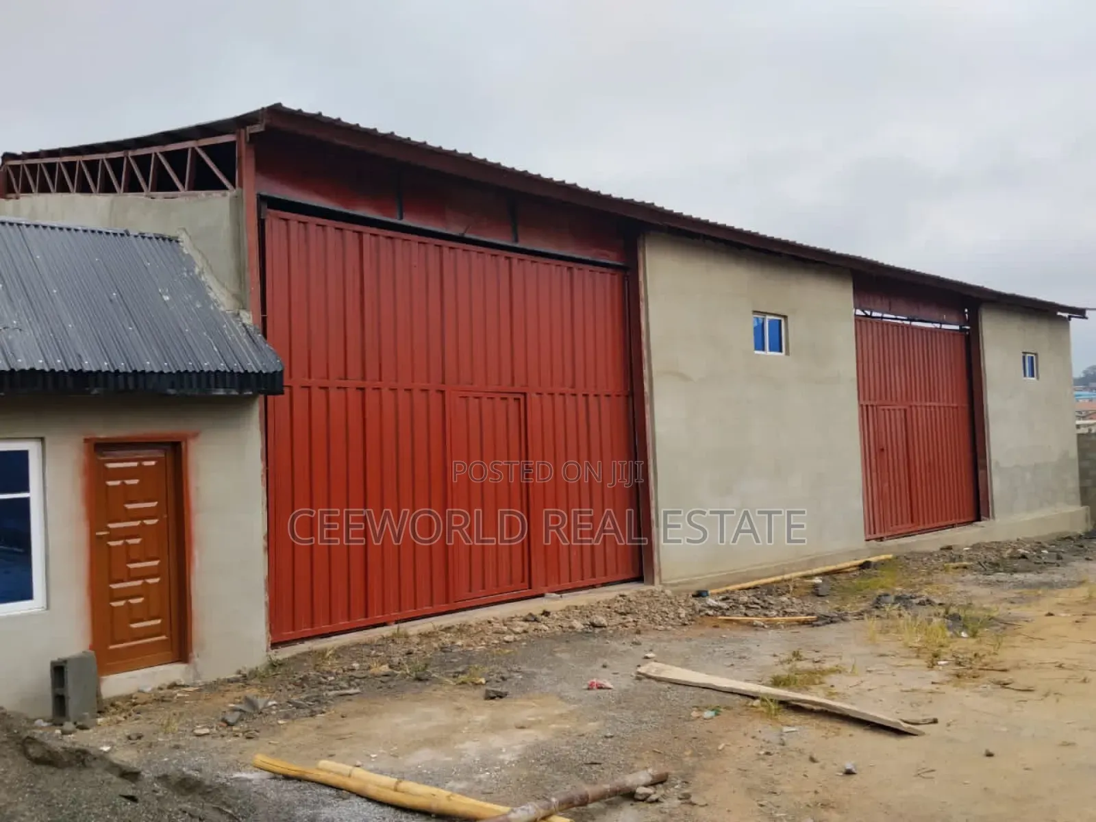 400sqm of Warehouse at New Garage in CHallenge / Ibadan