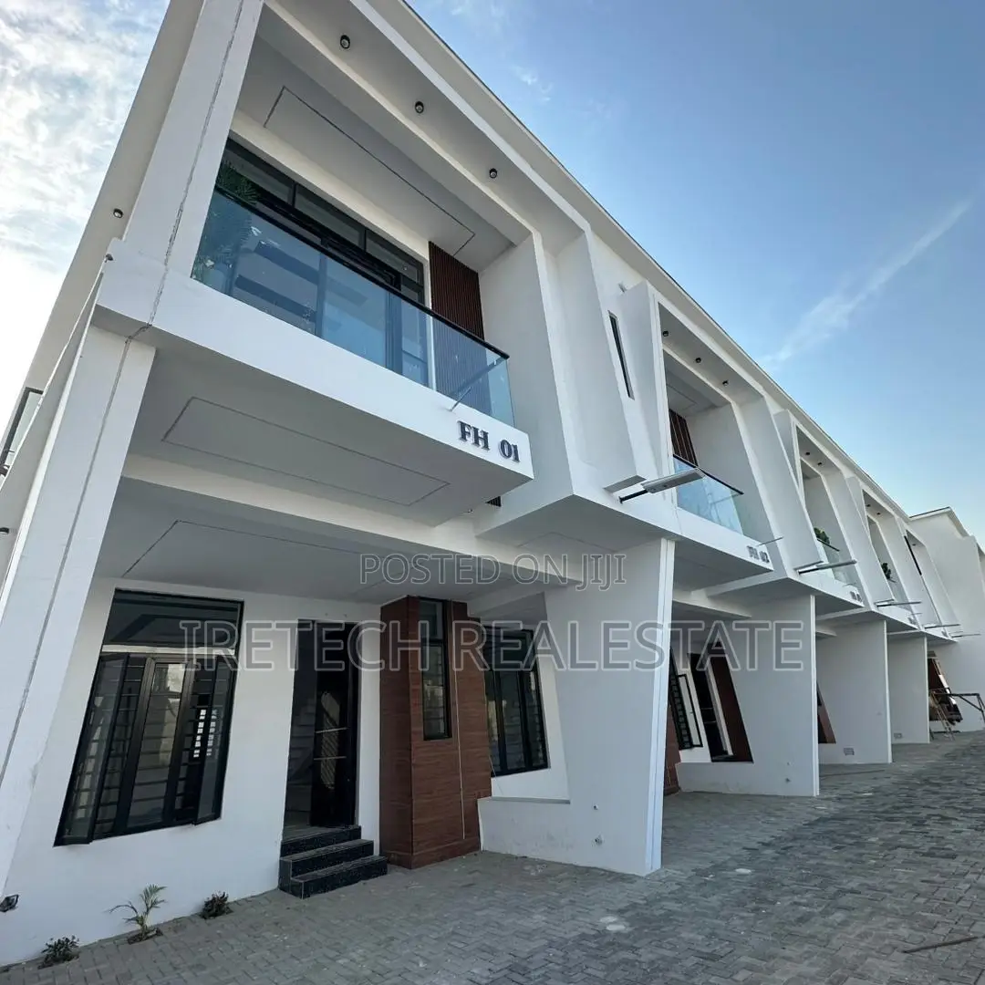 3bdrm Duplex in Ikota for sale in Ikota