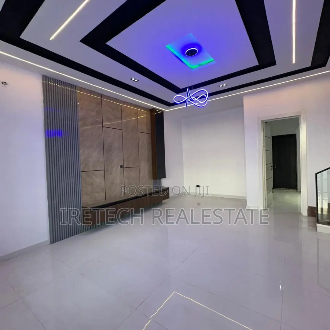 3bdrm Duplex in Ikota for sale in Ikota