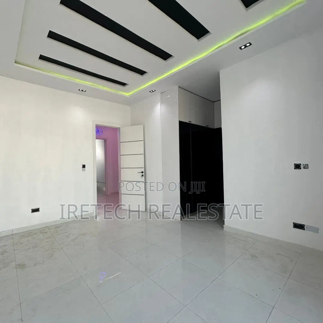 3bdrm Duplex in Ikota for sale in Ikota
