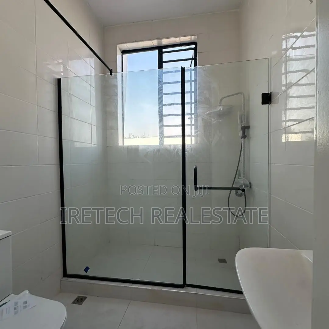 3bdrm Duplex in Ikota for sale in Ikota