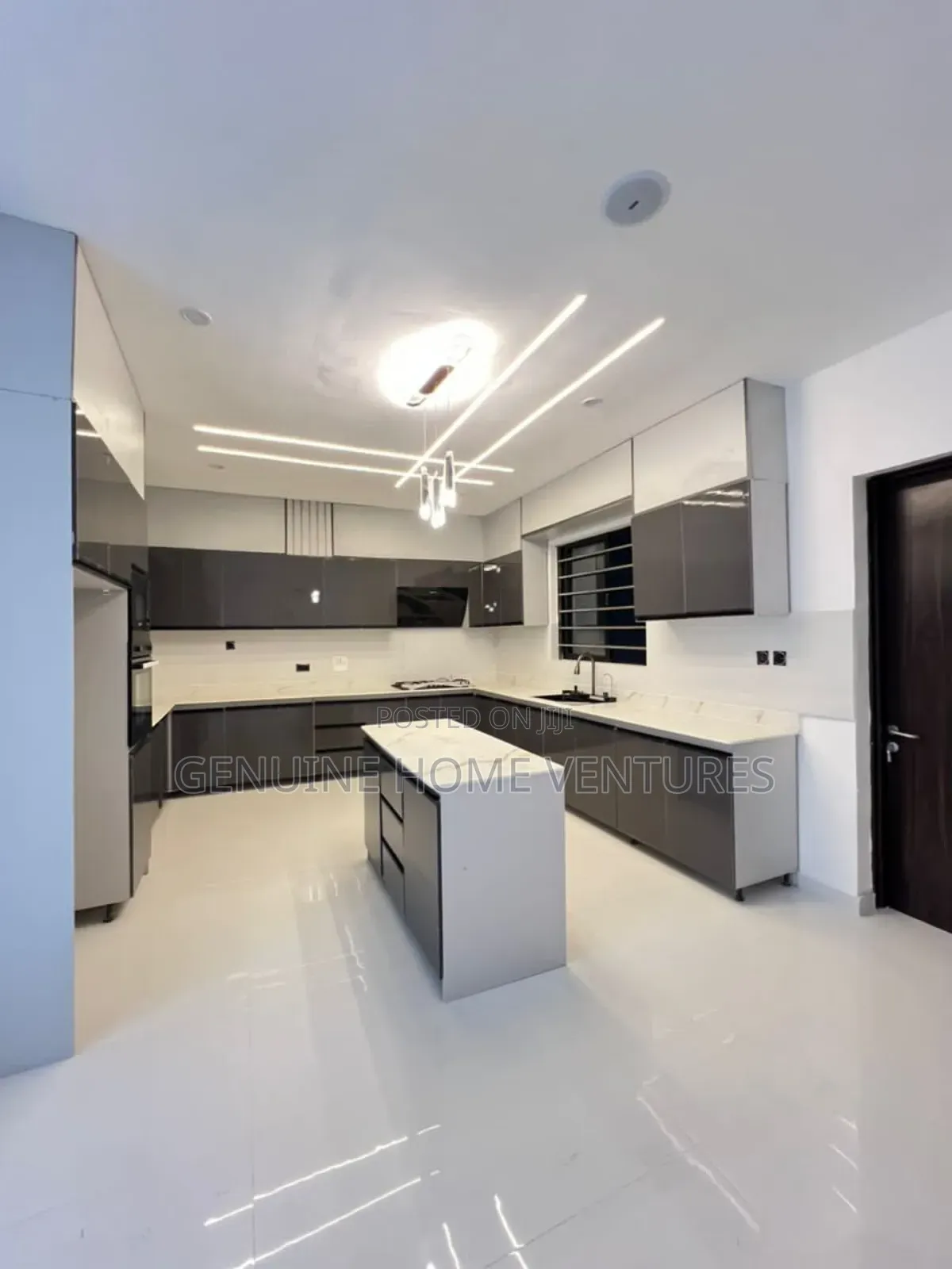 4bdrm Townhouse/Terrace in Ikota for sale in Ikota