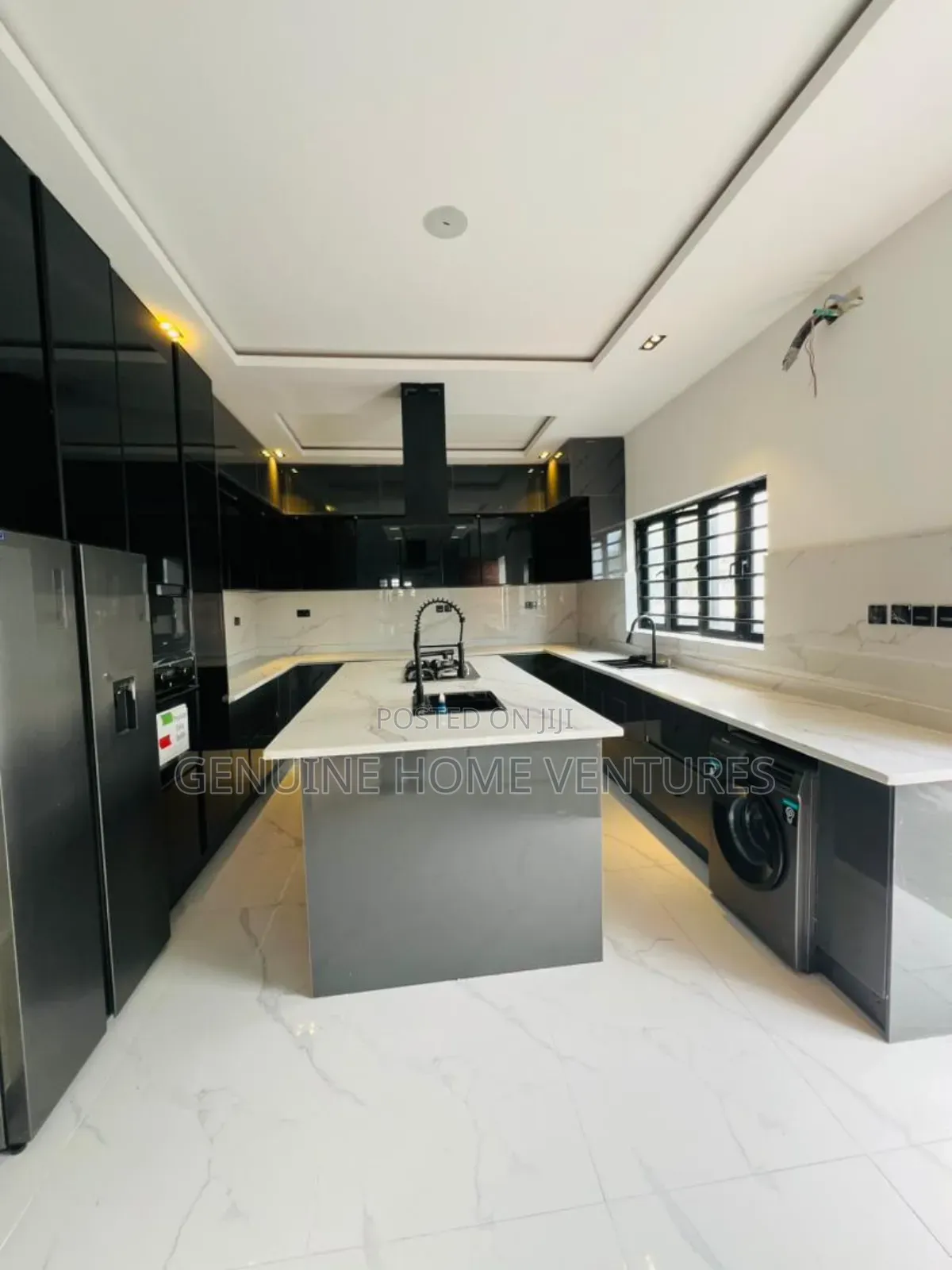 5bdrm Duplex in Ikota for sale in Ikota