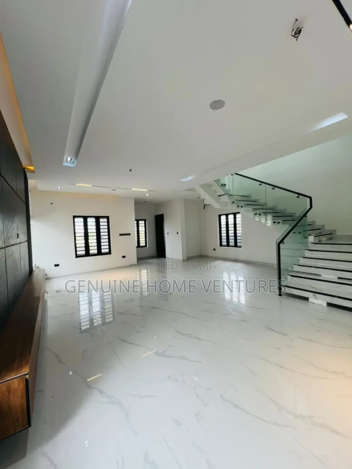 5bdrm Duplex in Ikota for sale in Ikota