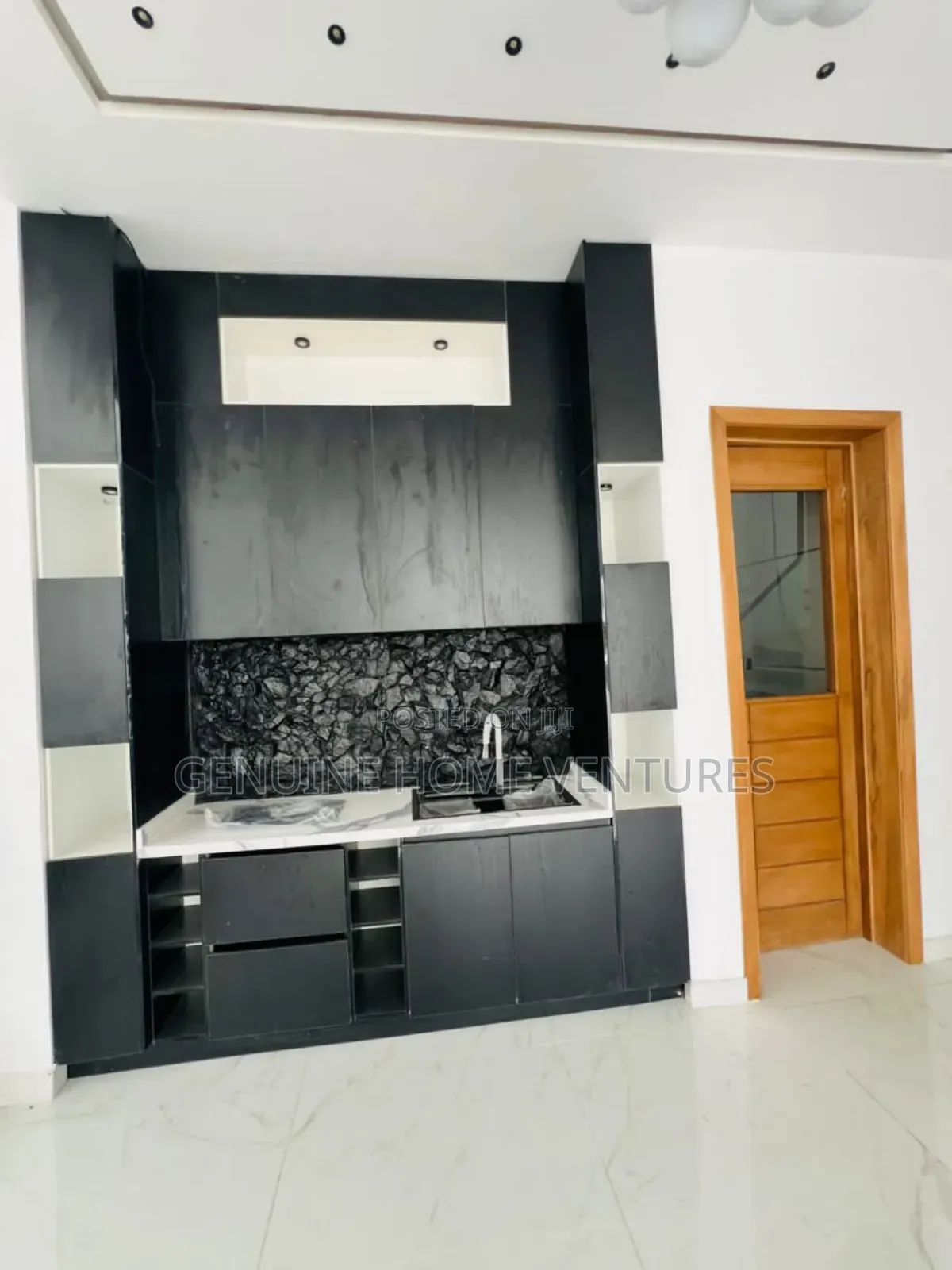 5bdrm Duplex in Ikota for sale in Ikota