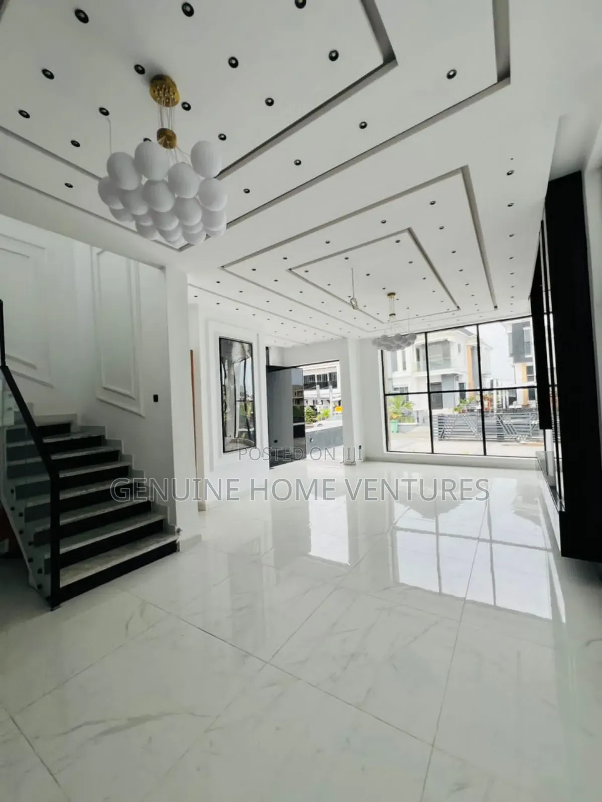 5bdrm Duplex in Ikota for sale in Ikota