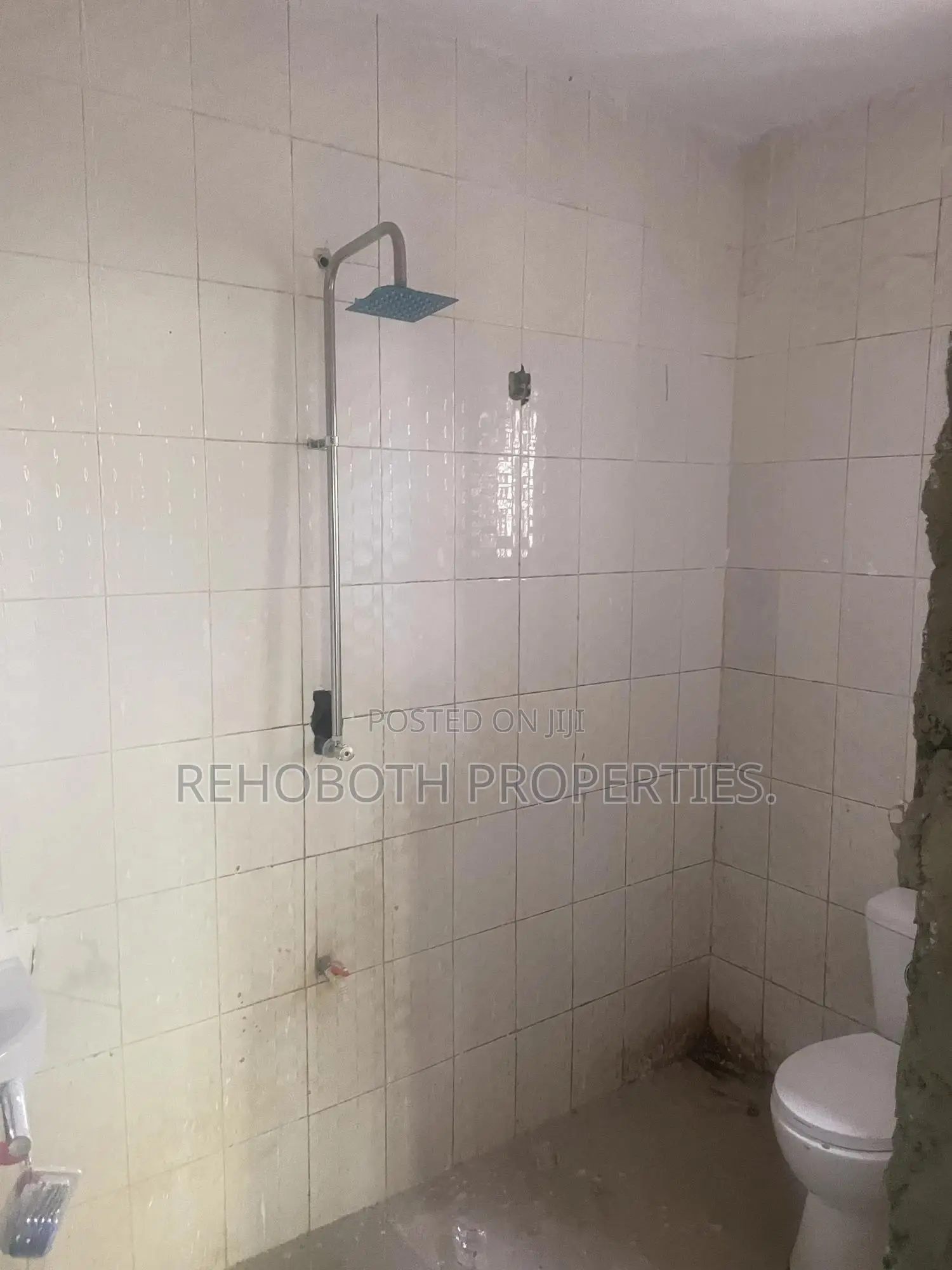 3bdrm Apartment in Back Of White Vill, Akala Express for rent in Akala Express