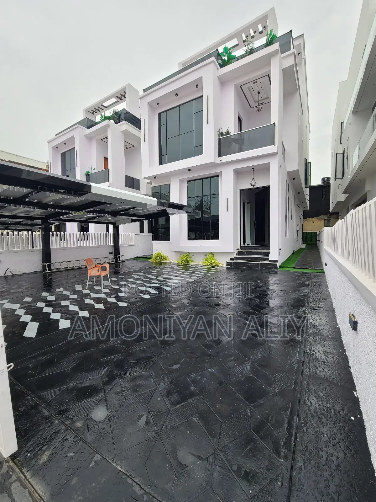 5bdrm Mansion in Megamond Estate, Ikota for sale in Ikota