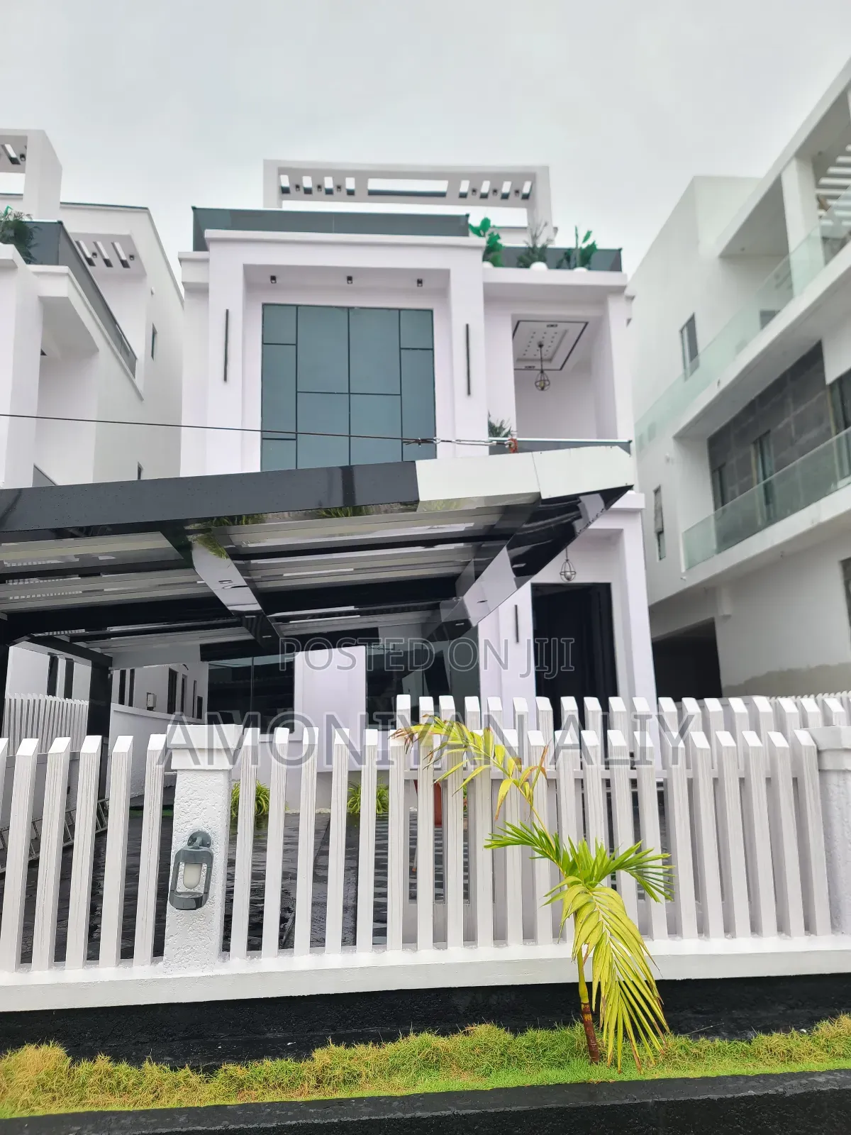 5bdrm Mansion in Megamond Estate, Ikota for sale in Ikota