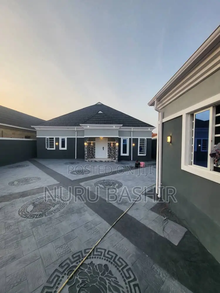 3bdrm Bungalow in Success Estate, Akala Express for sale in Akala Express