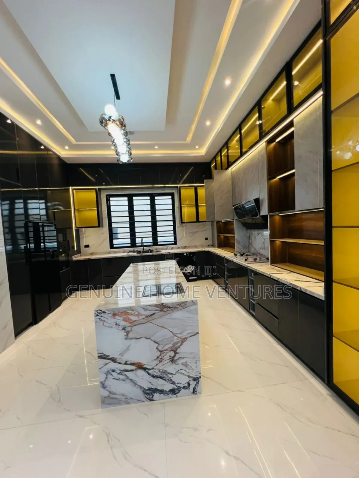5bdrm Duplex in Ikota for sale in Ikota