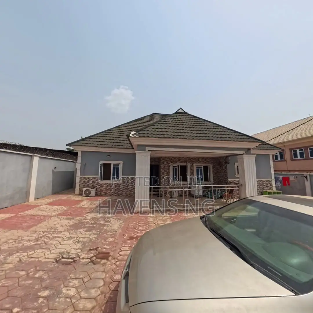 5bdrm Bungalow in Abeokuta South for sale in Abeokuta South