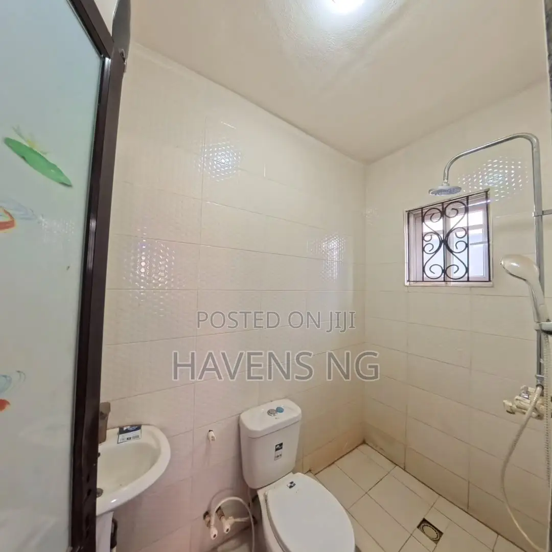 5bdrm Bungalow in Abeokuta South for sale in Abeokuta South