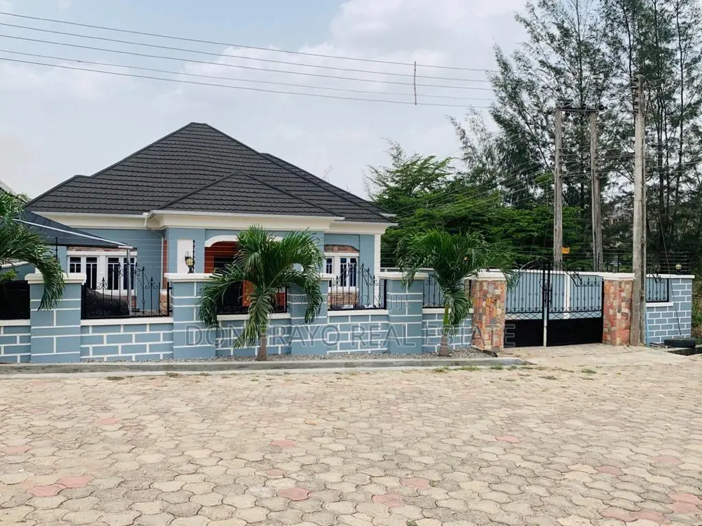 4bdrm Bungalow in Carlton Gate Estate, Akobo for sale in Akobo