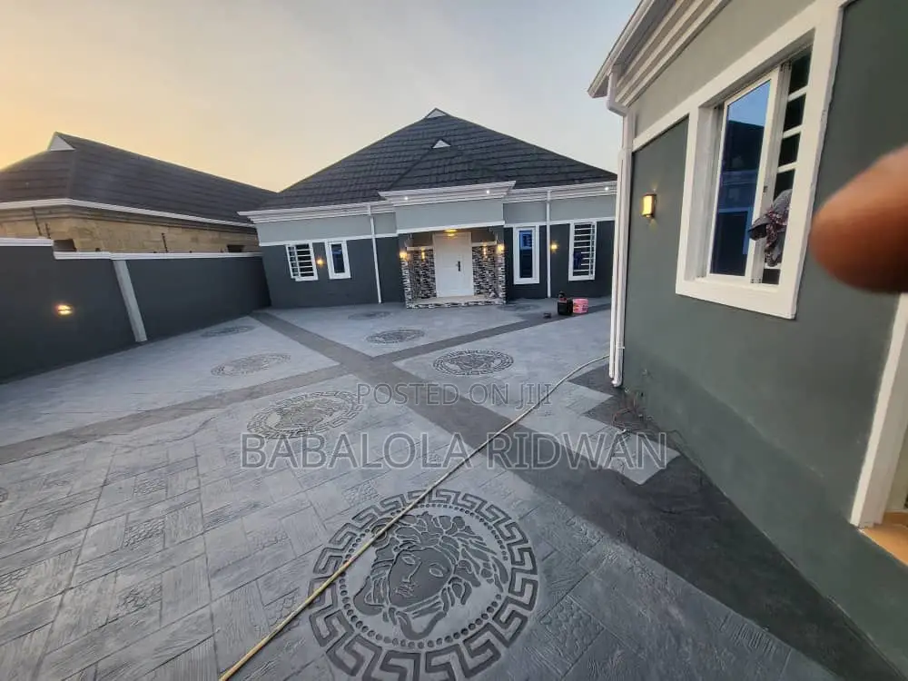 3bdrm Bungalow in Success Estate,, Akala Express for sale in Akala Express