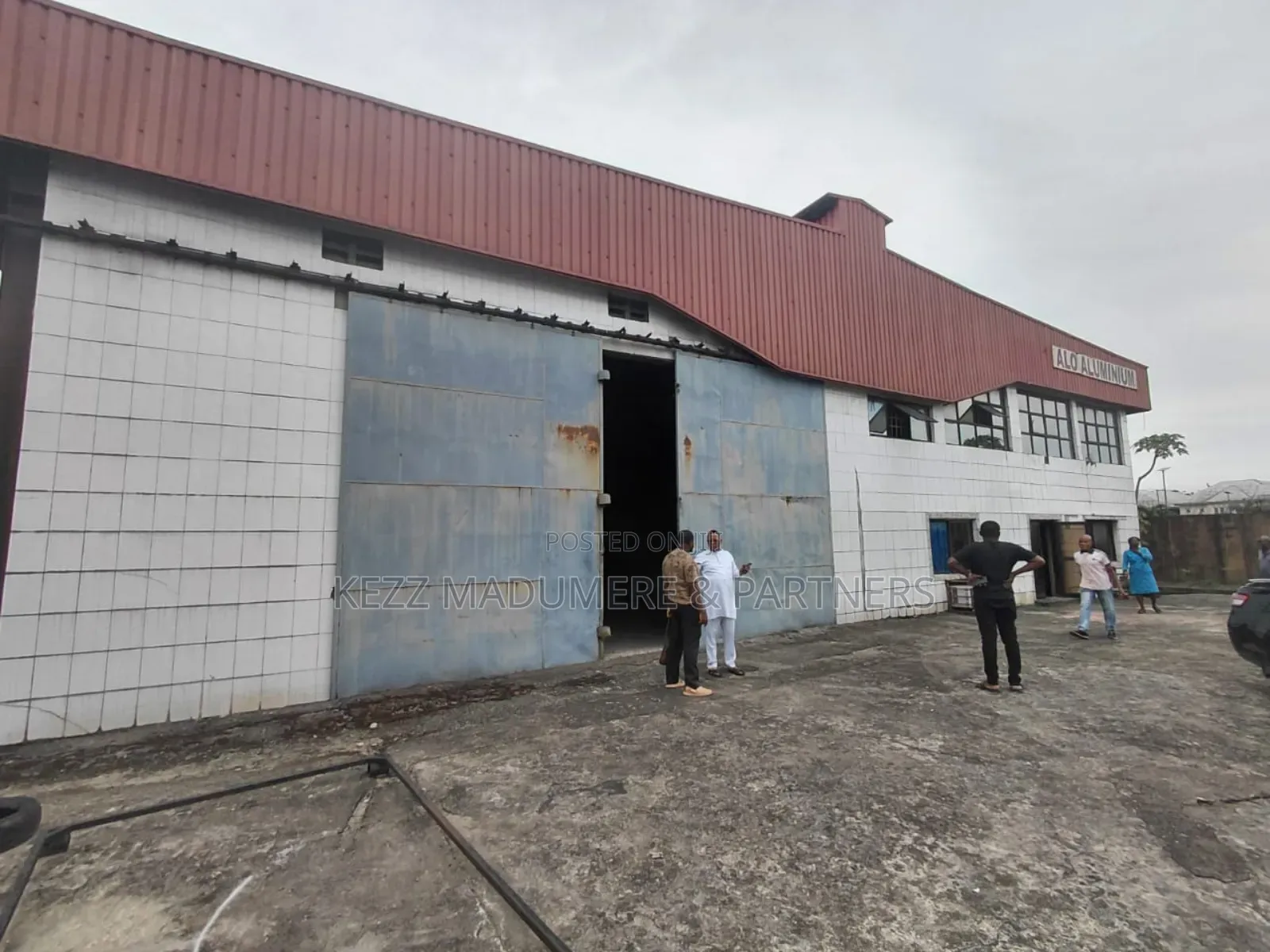For Sale : Massive Warehouse in Port Harcourt in Eliozu