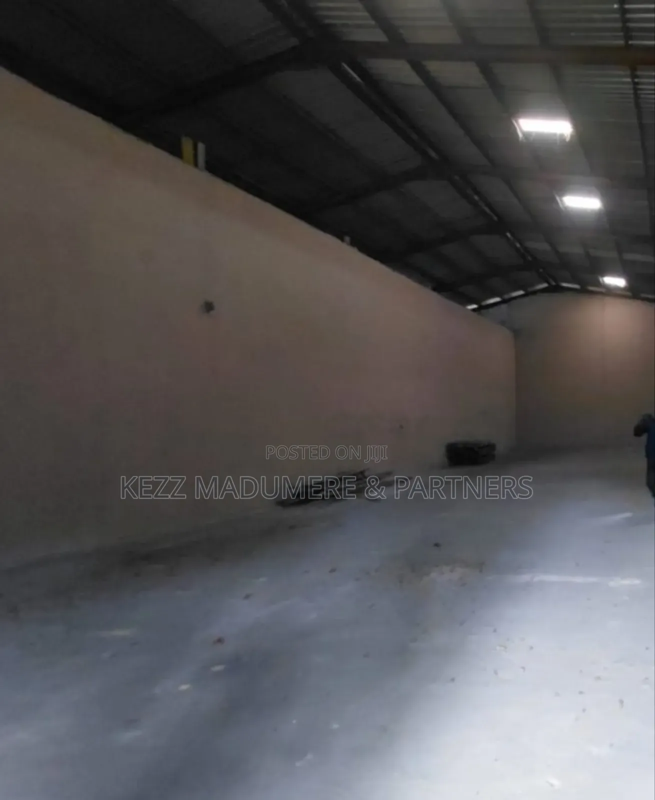 To Let /Lease : 500 SQMTRS Warehouse in Port Harcourt in Eliozu