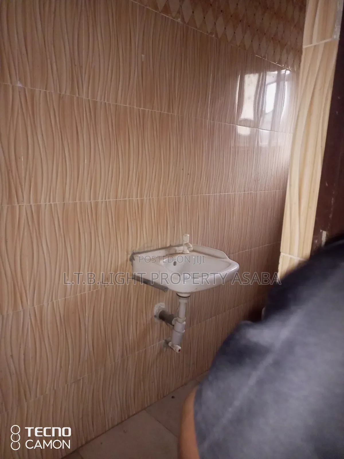 2bdrm Block of Flats in Airport View Estate, Oshimili North for rent in Oshimili North