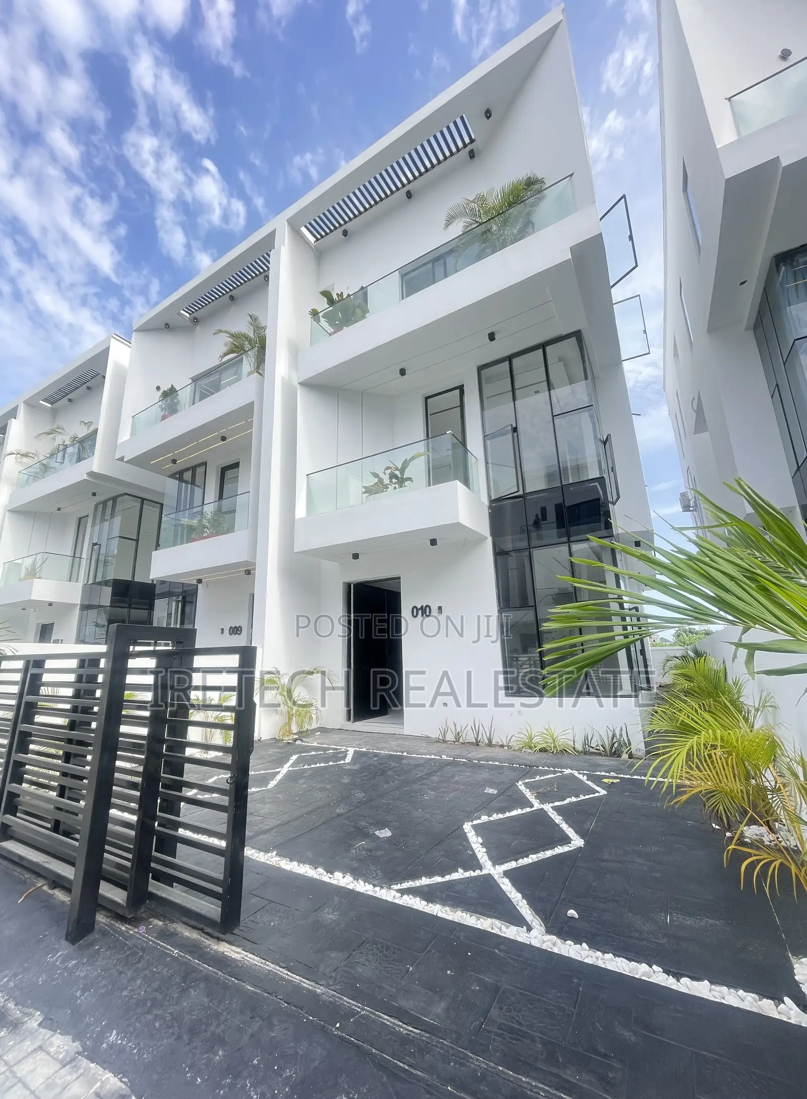 4bdrm Duplex in Orchid Road In A, Chevron for sale in Chevron