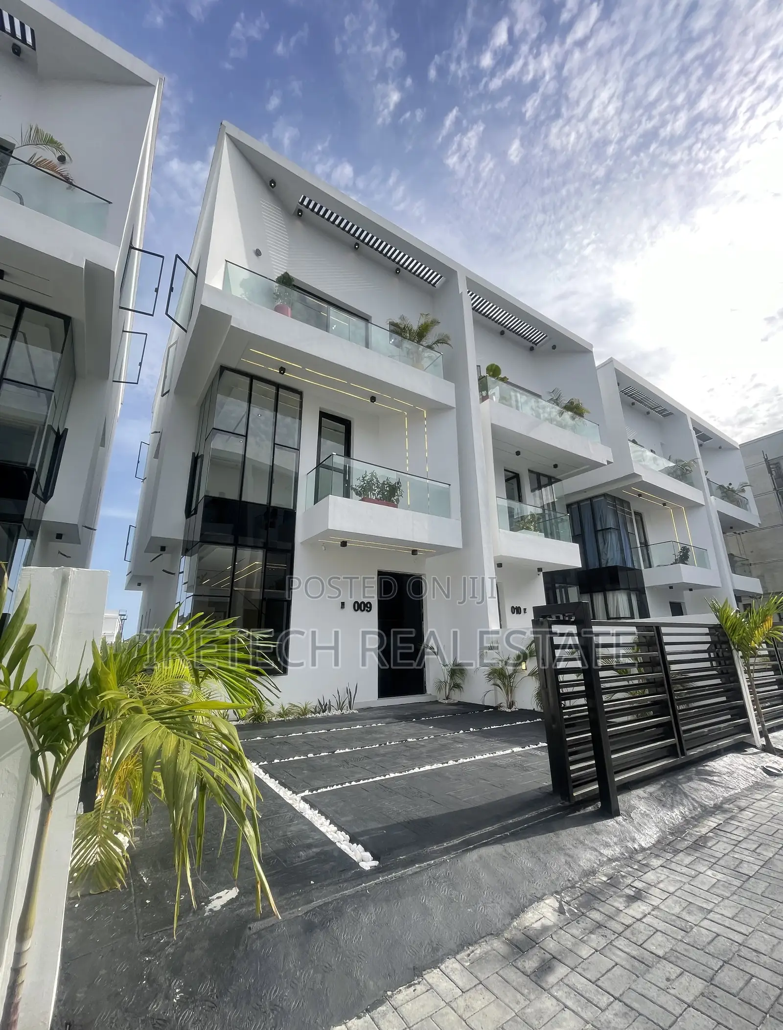 4bdrm Duplex in Orchid Road In A, Chevron for sale in Chevron