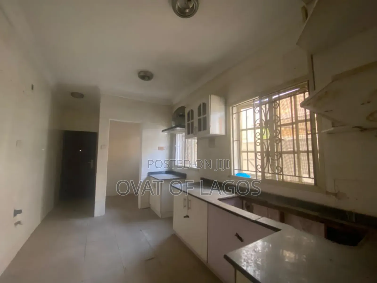5bdrm Duplex in Chevron for sale in Chevron