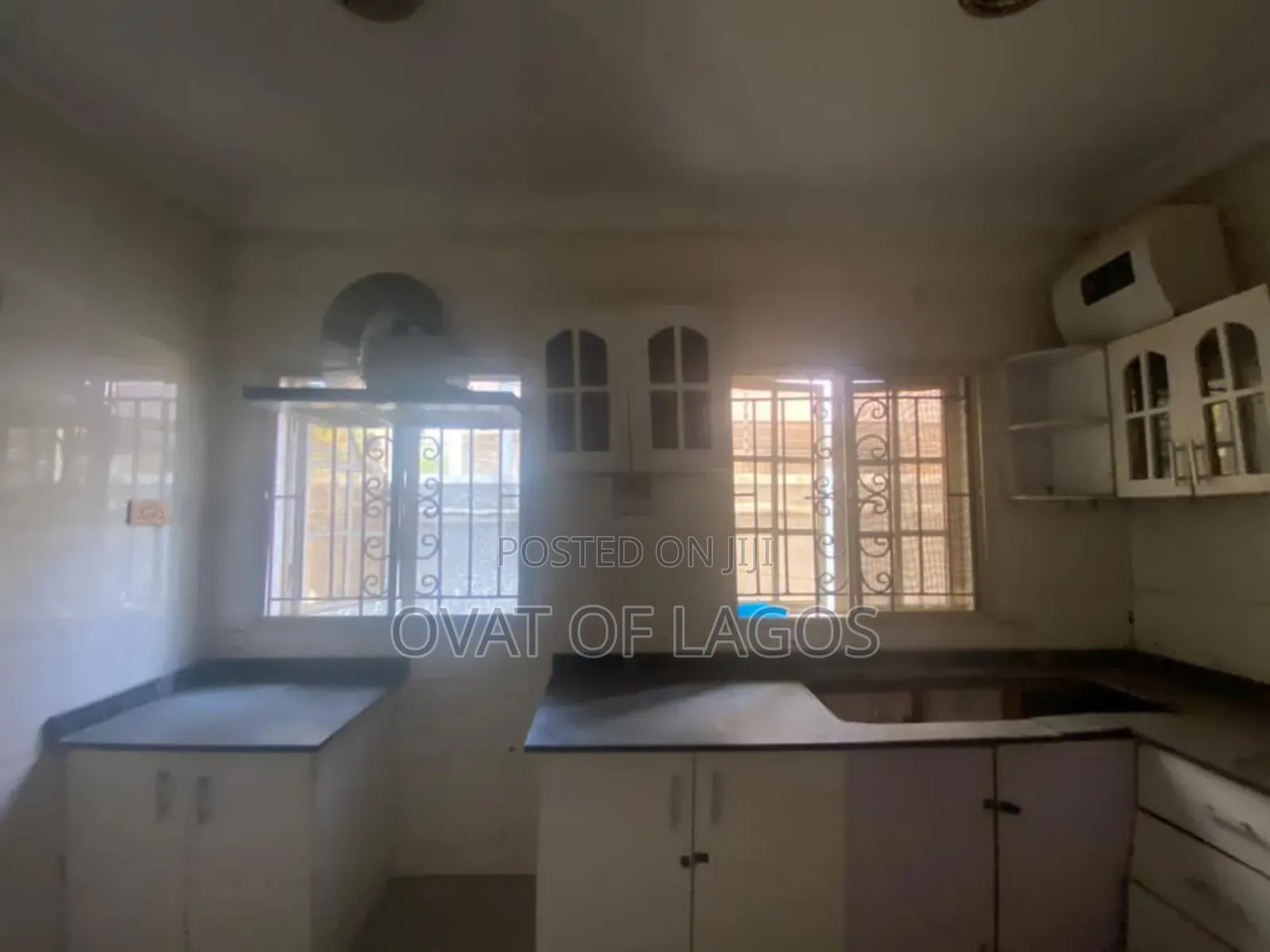 5bdrm Duplex in Chevron for sale in Chevron