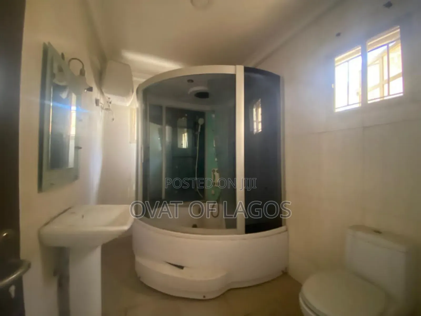 5bdrm Duplex in Chevron for sale in Chevron