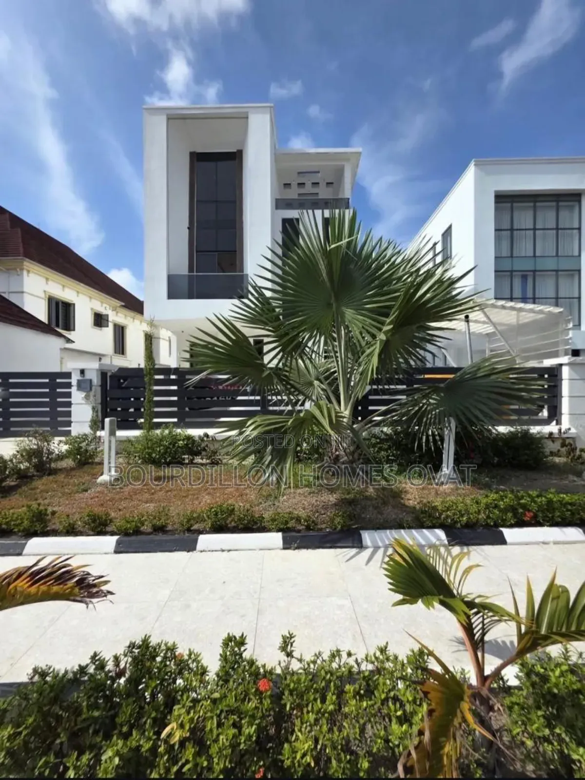 5bdrm Duplex in Pinnock Beach for sale in Osapa london