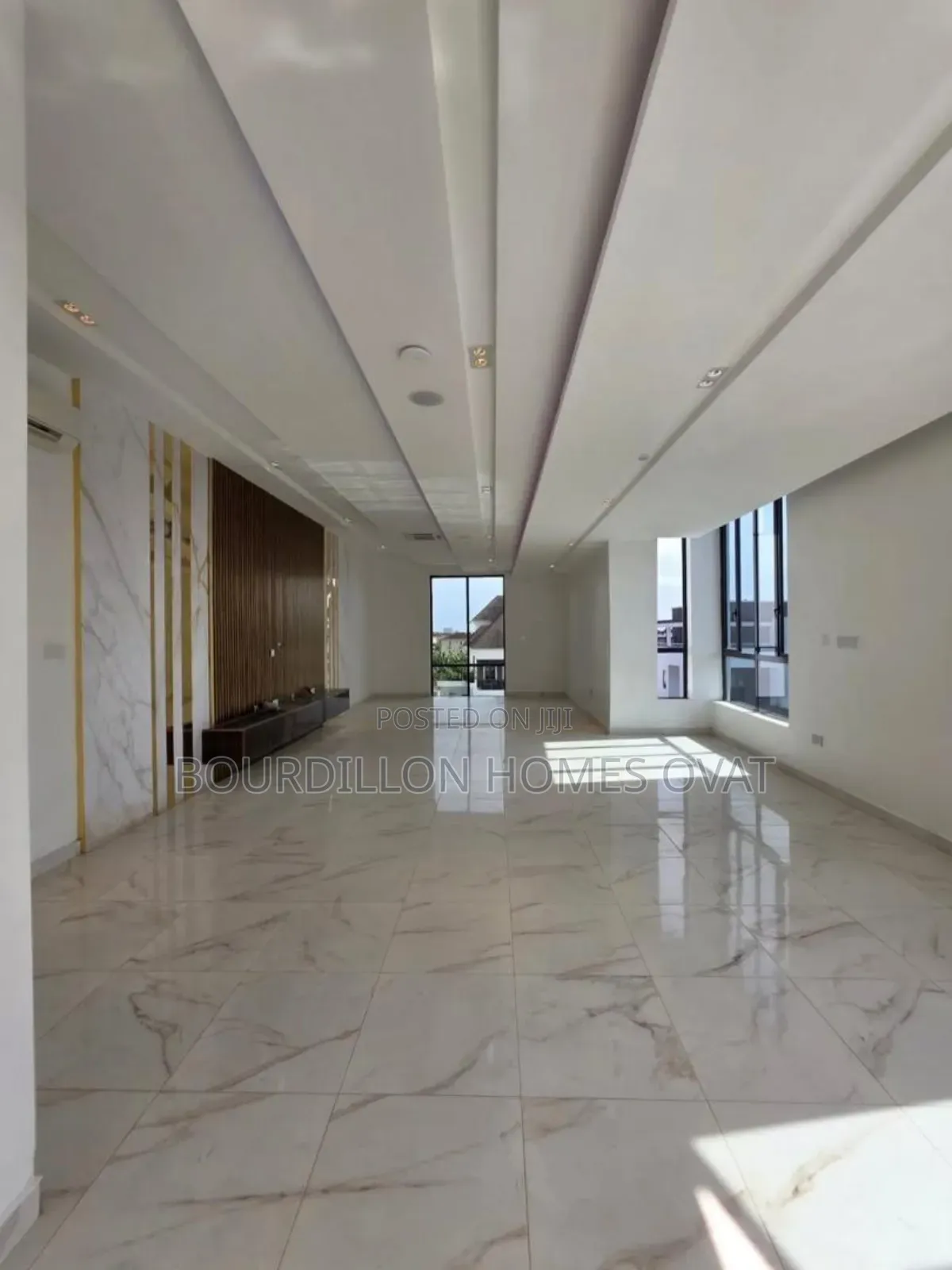 5bdrm Duplex in Pinnock Beach for sale in Osapa london