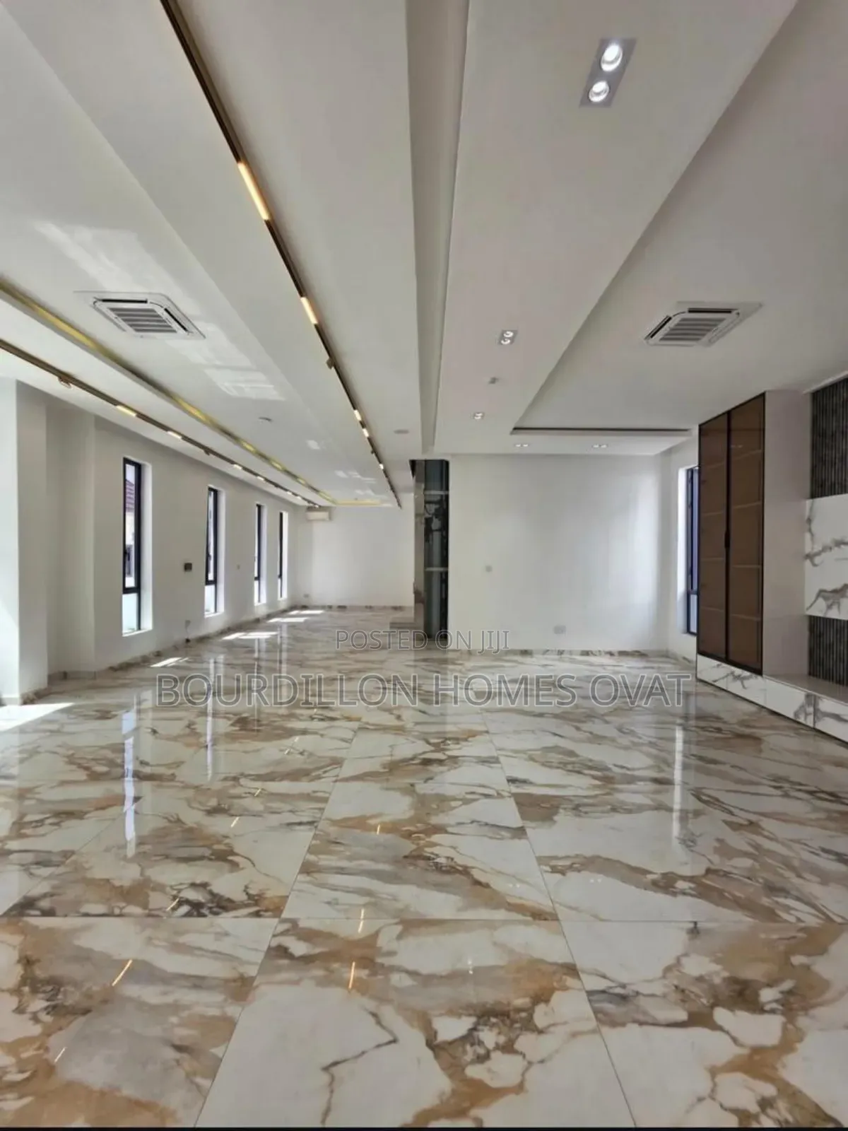 5bdrm Duplex in Pinnock Beach for sale in Osapa london