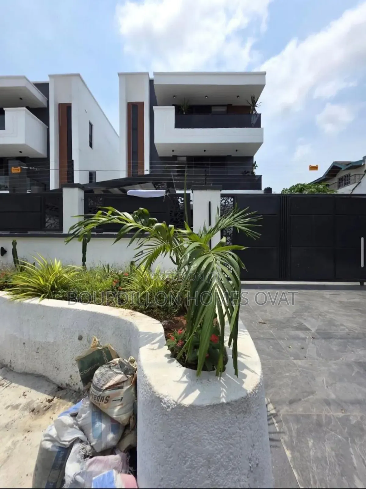 5bdrm Duplex in Lekki Phase 1 for sale in Lekki Phase 1
