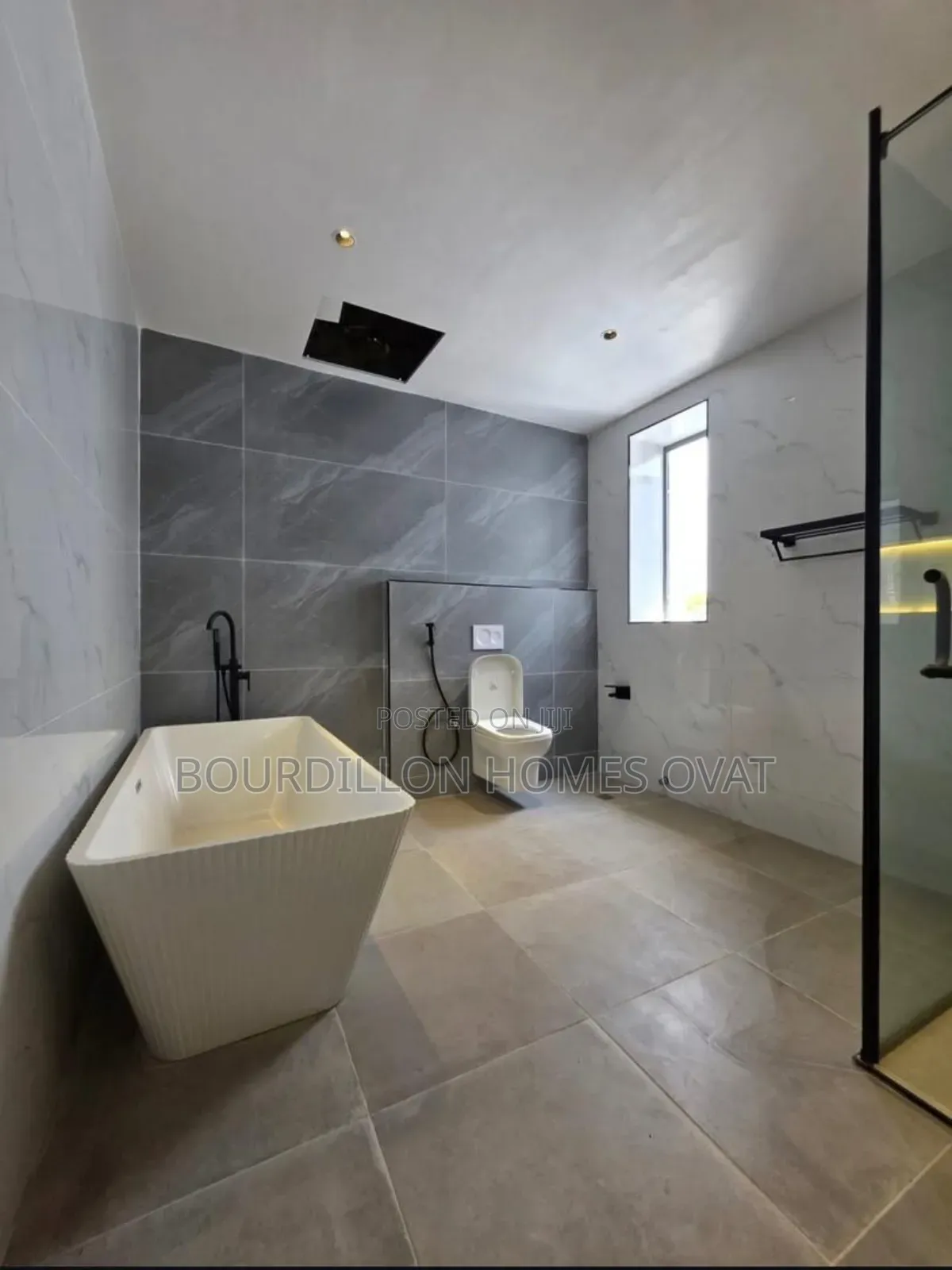 5bdrm Duplex in Lekki Phase 1 for sale in Lekki Phase 1