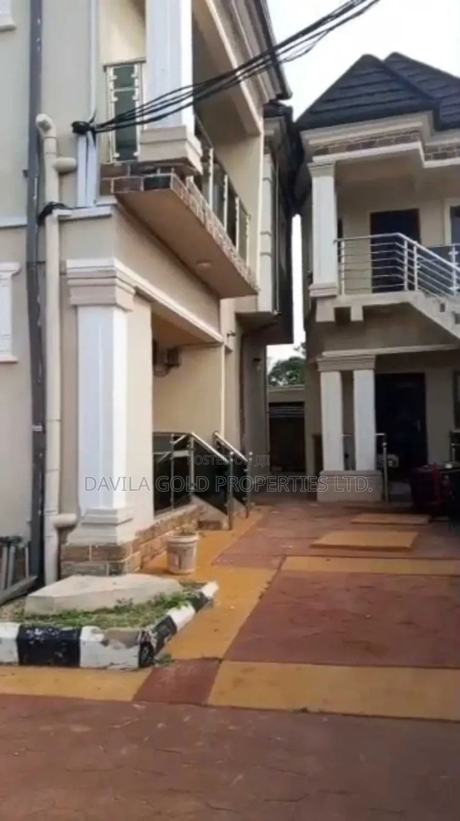 12bdrm Block of Flats in Benin City for sale in Benin City