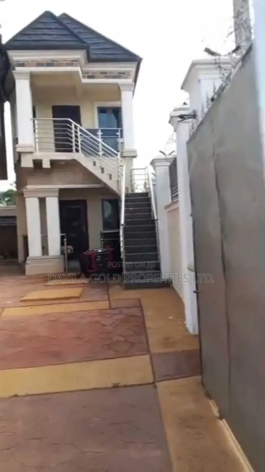 12bdrm Block of Flats in Benin City for sale in Benin City