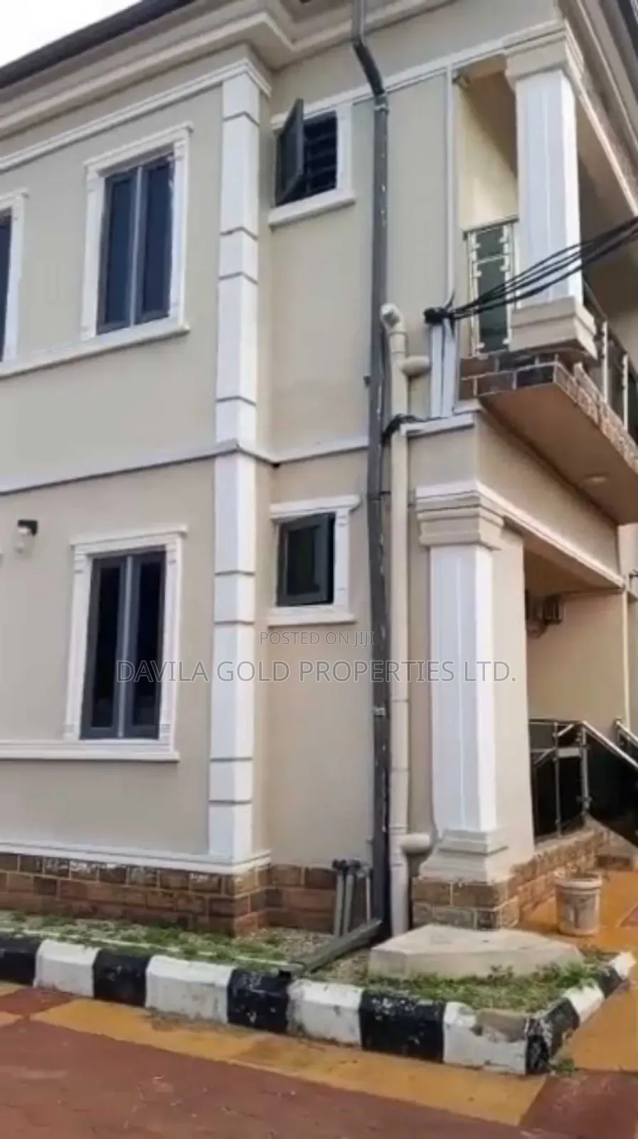 12bdrm Block of Flats in Benin City for sale in Benin City