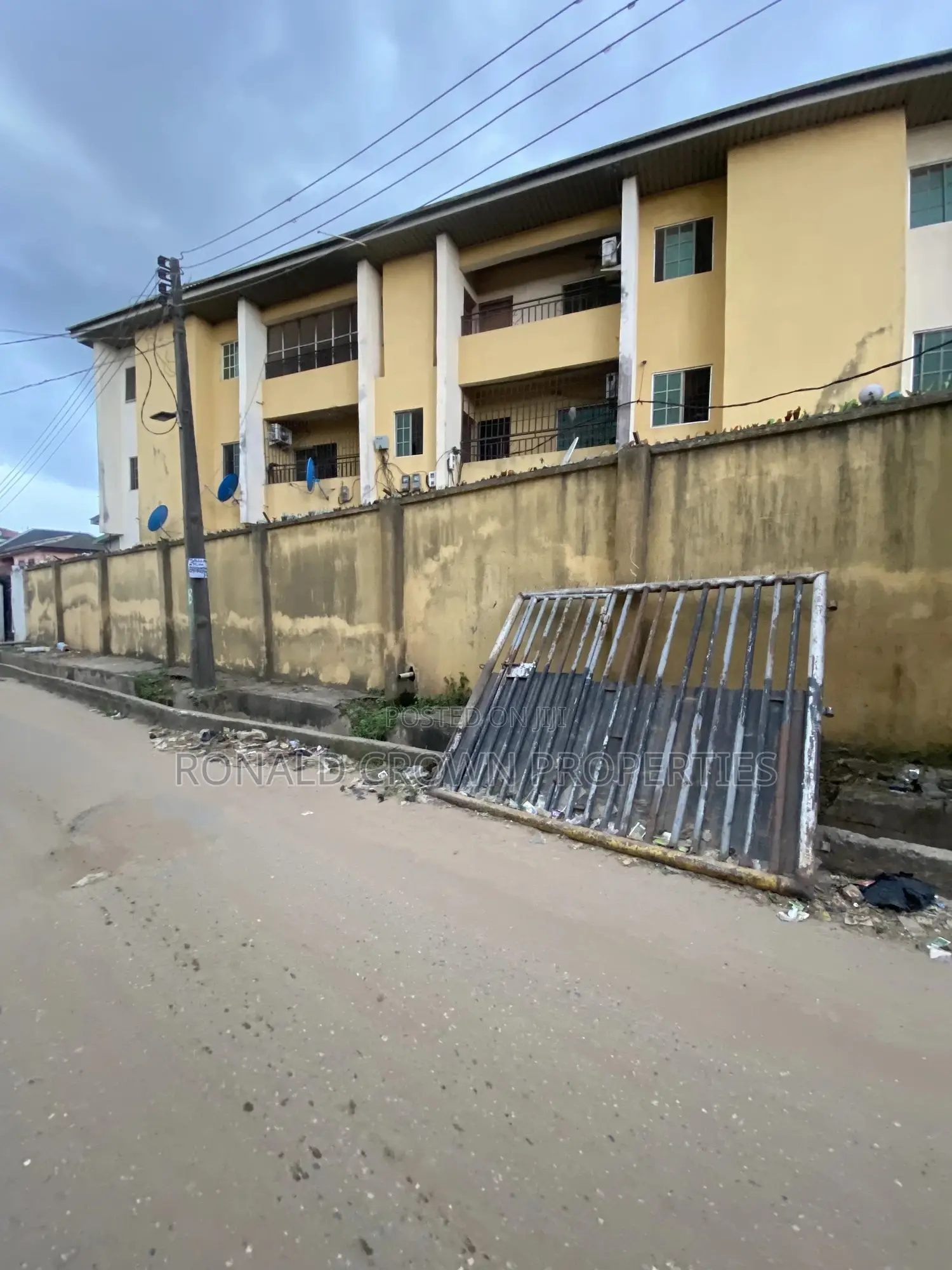 3bdrm Apartment in Oke-Afa for sale in Oke-Afa