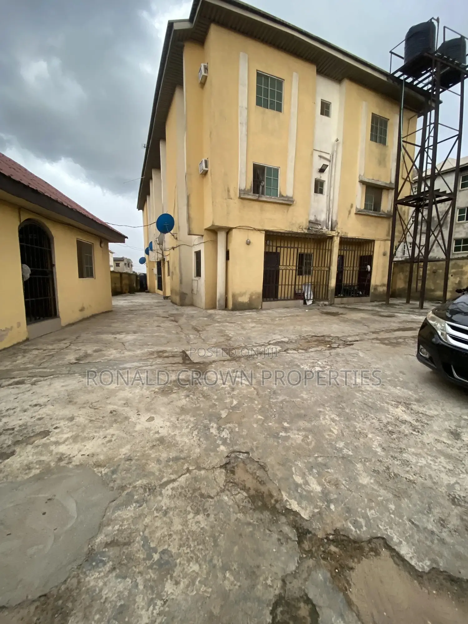 3bdrm Apartment in Oke-Afa for sale in Oke-Afa