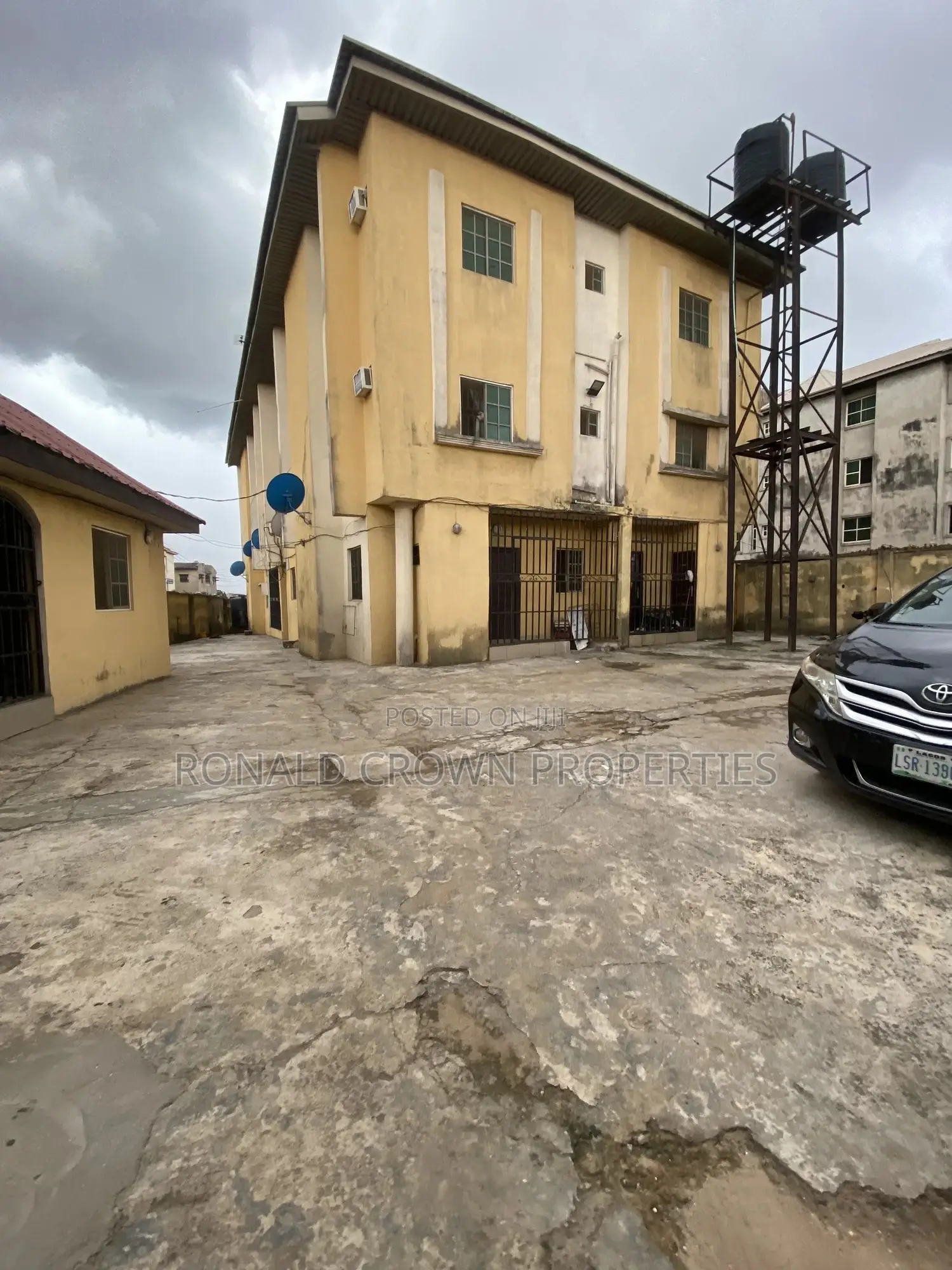3bdrm Apartment in Oke-Afa for sale in Oke-Afa