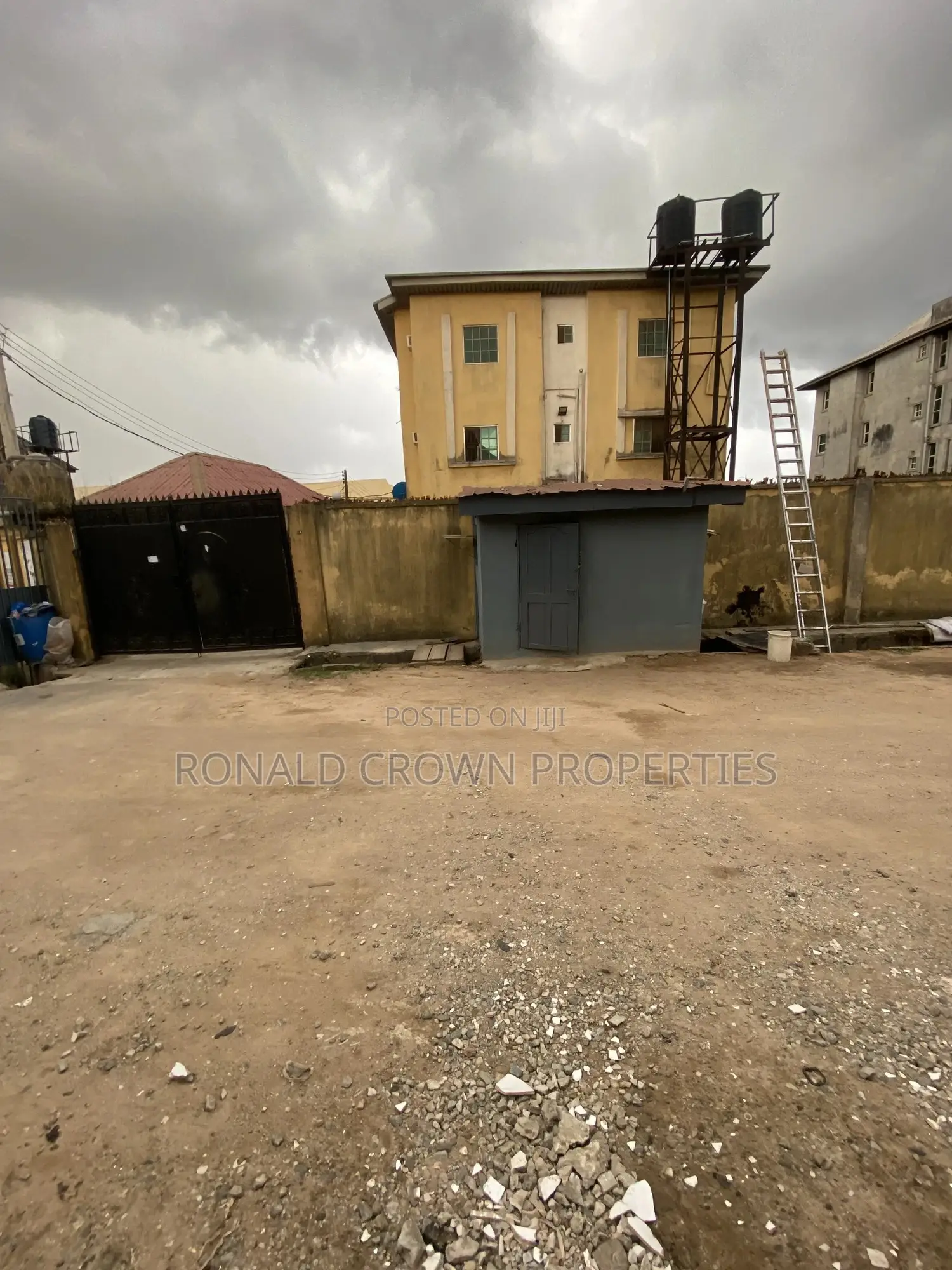 3bdrm Apartment in Oke-Afa for sale in Oke-Afa