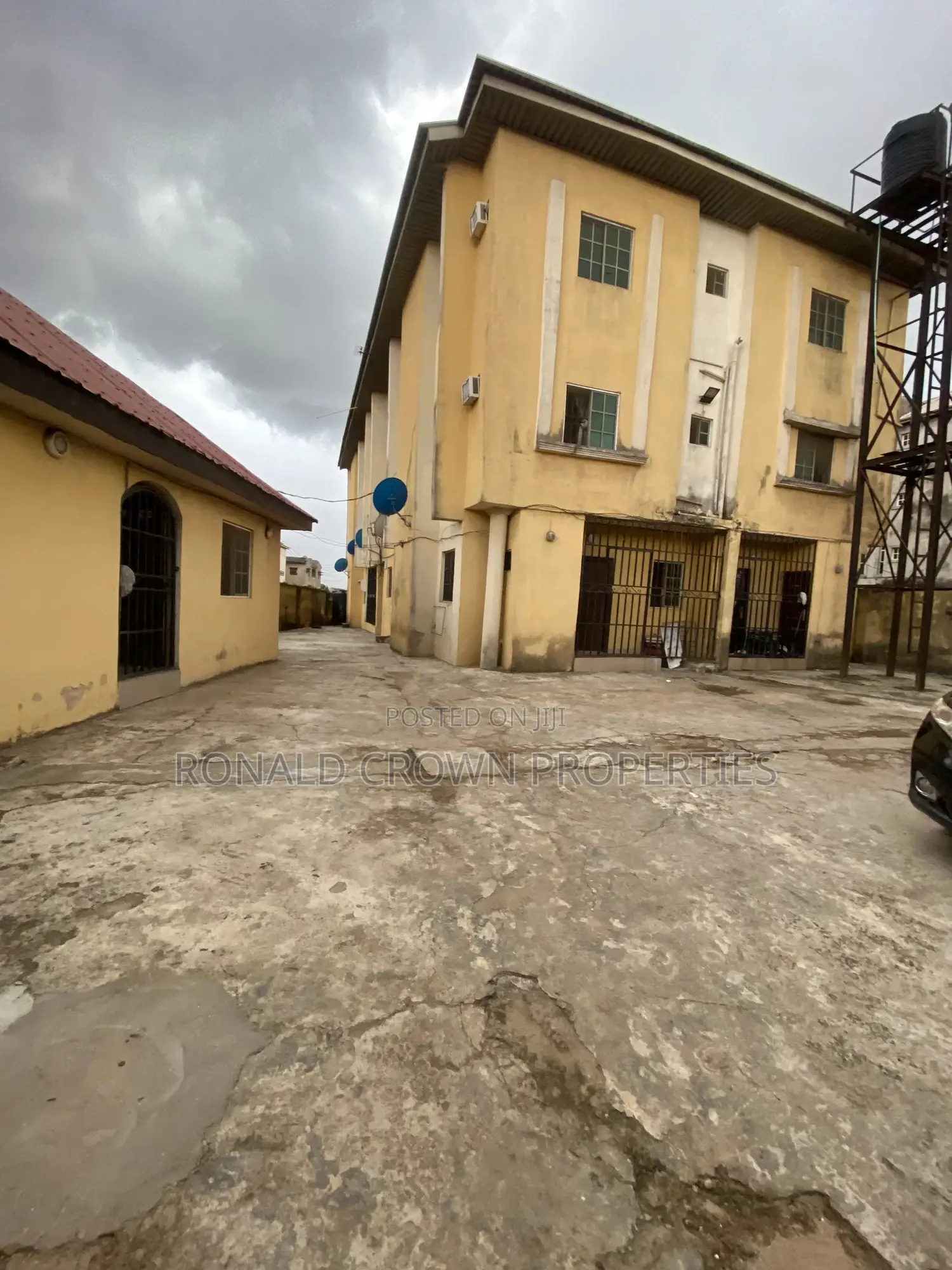 3bdrm Apartment in Oke-Afa for sale in Oke-Afa