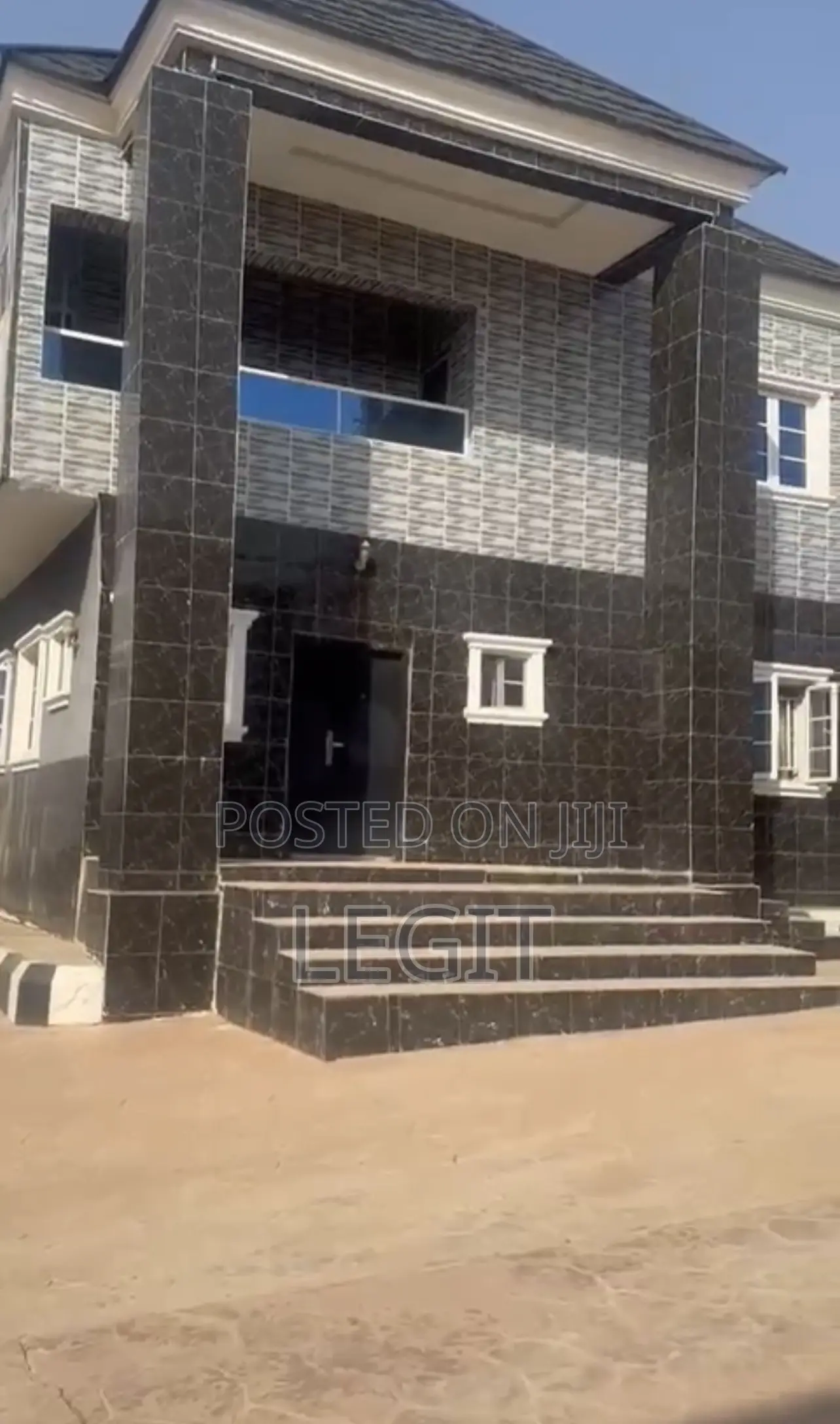 5bdrm Duplex in Lugbe District for sale in Lugbe District