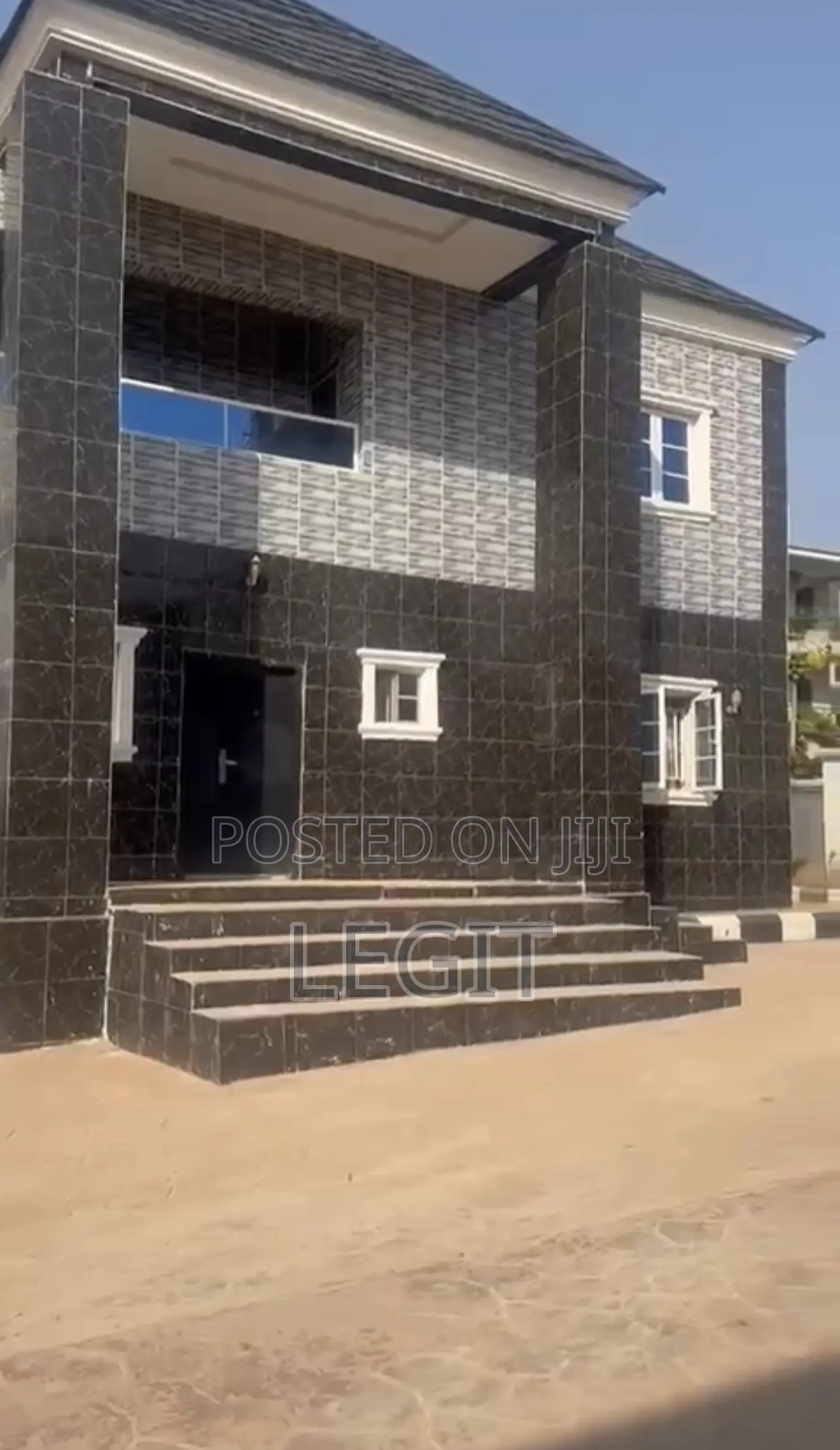 5bdrm Duplex in Lugbe District for sale in Lugbe District