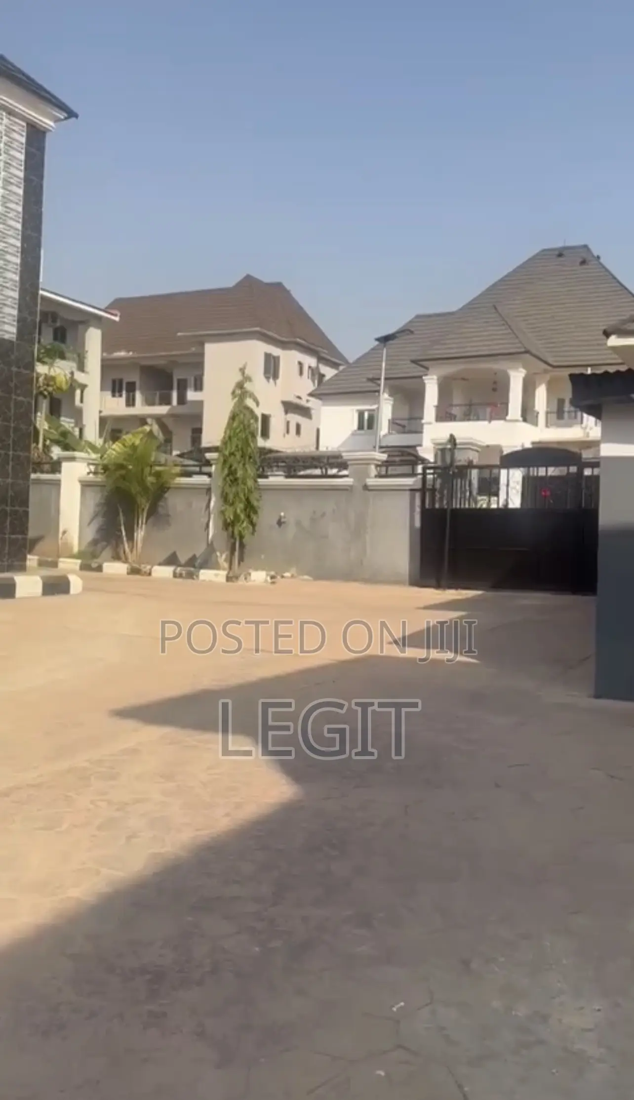 5bdrm Duplex in Lugbe District for sale in Lugbe District